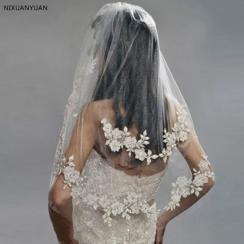 Короткая свадебная фата с кружевом недорогая импортная Серебряная Фата цветами