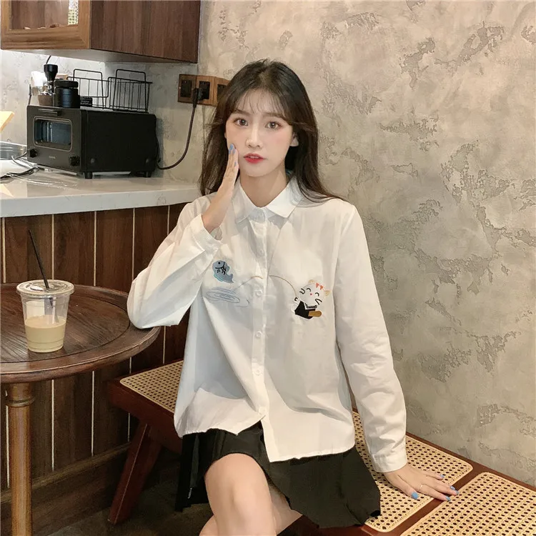 Милая рубашка с вышивкой кошки свободная стройнящая длинными рукавами для