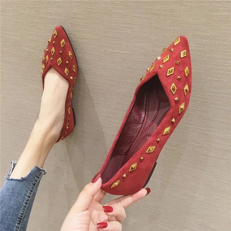 Туфли лодочки женские с заостренным носком мягкая кожа без застежки заклепками