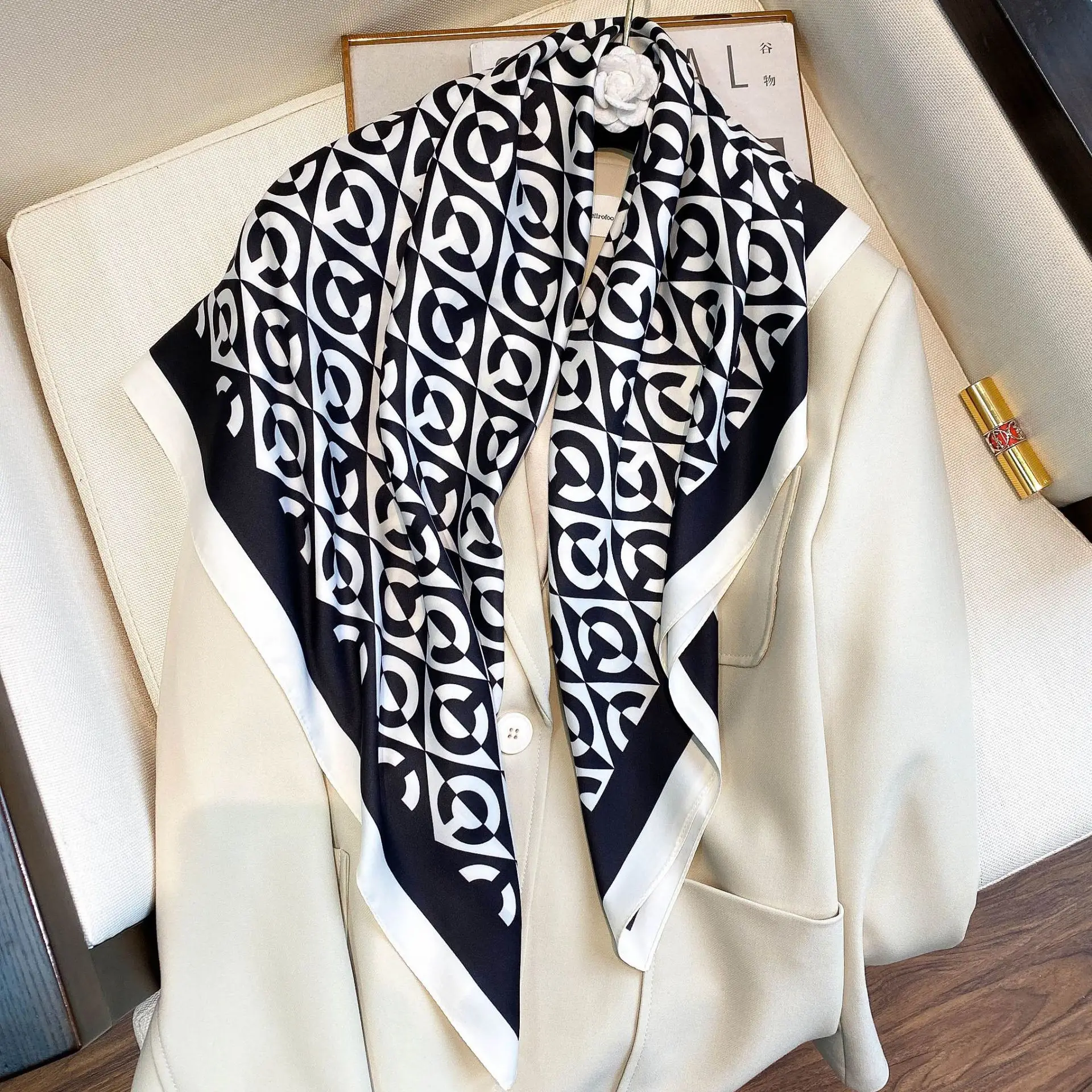 

Luxury Brand Silk Scarves Autumn Winter Lady Fashion 90cm Square Scarf Women Sunscreen Beach Shawl Popular Headscarf Bandanna