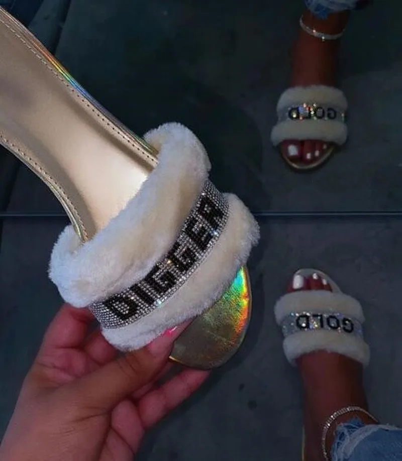 

Plush Pink Home Fashion Wild Hair Slippers Bright Diamond Warm Sandals Female 2020 New Flip Flop Flat with Interior Slippers