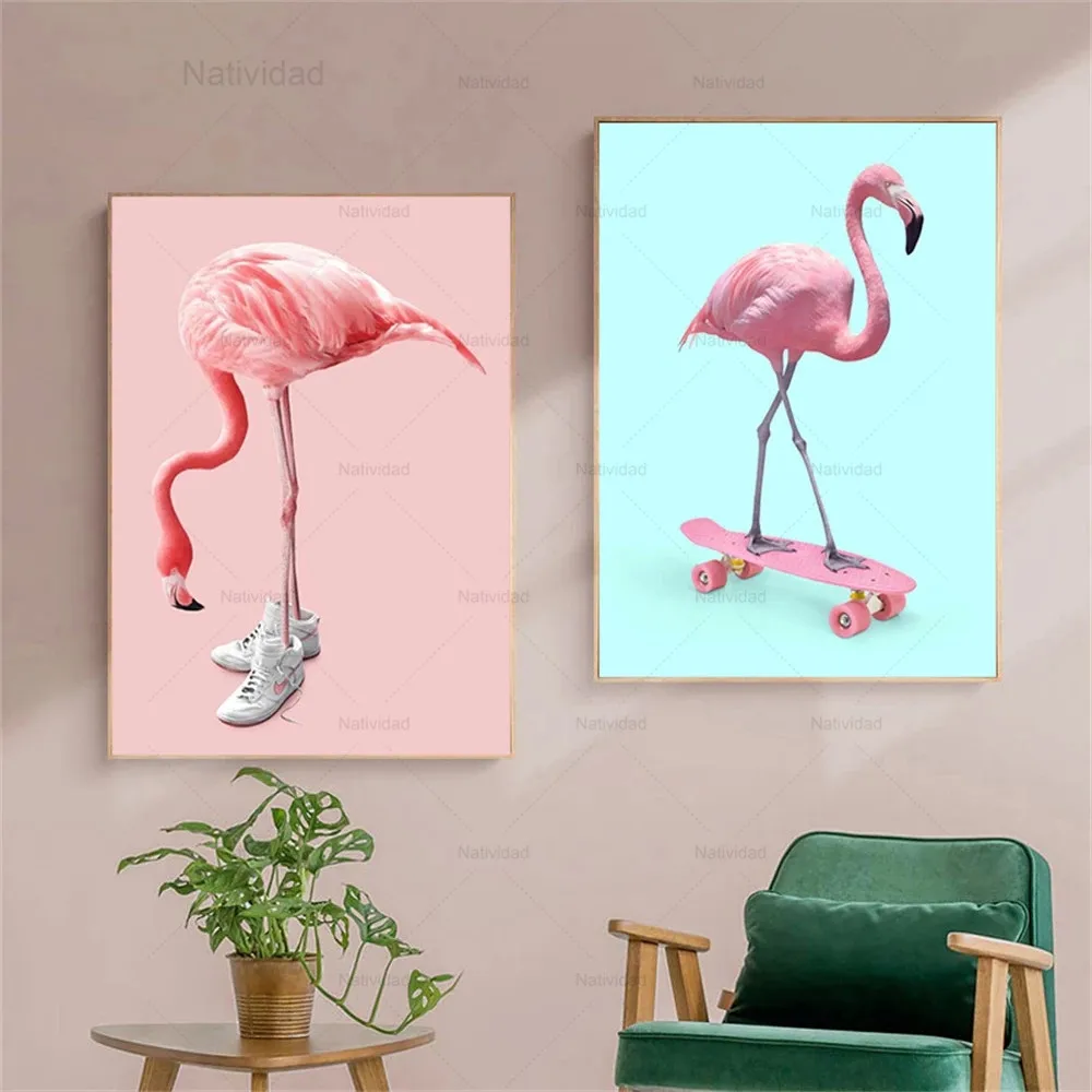 Плакат с изображением забавных фламинго, катающихся на скейте, на холсте для украшения дома в гостиной или спальне.