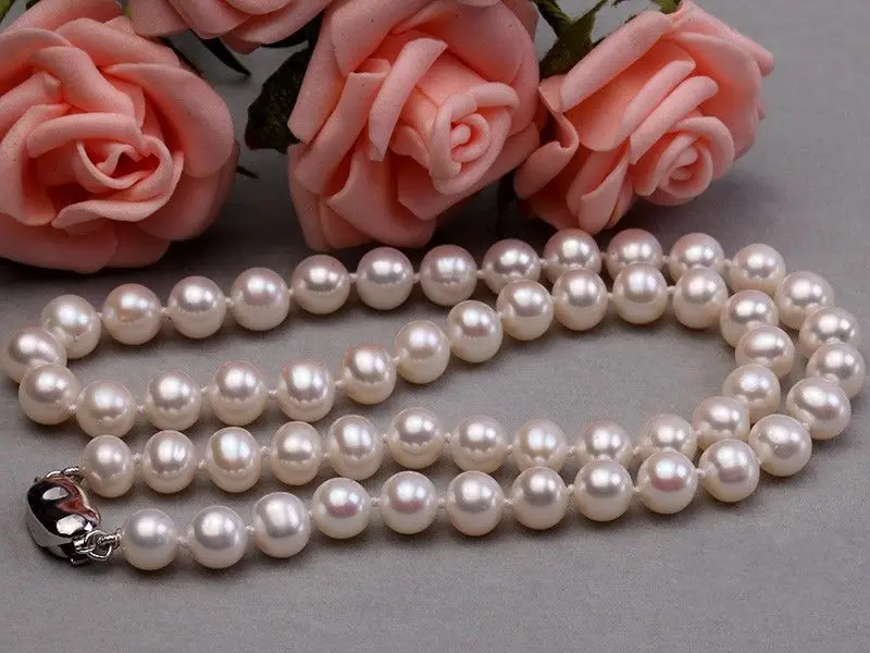 

AAA 9-10mm Round White Cultured Freshwater Pearl Necklace 18"