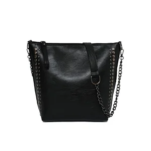 Новинка 2019, сумка-мешок с заклепками, Женская Повседневная сумка с цепочкой, женская большая сумка через плечо, женская кожаная сумка на молнии