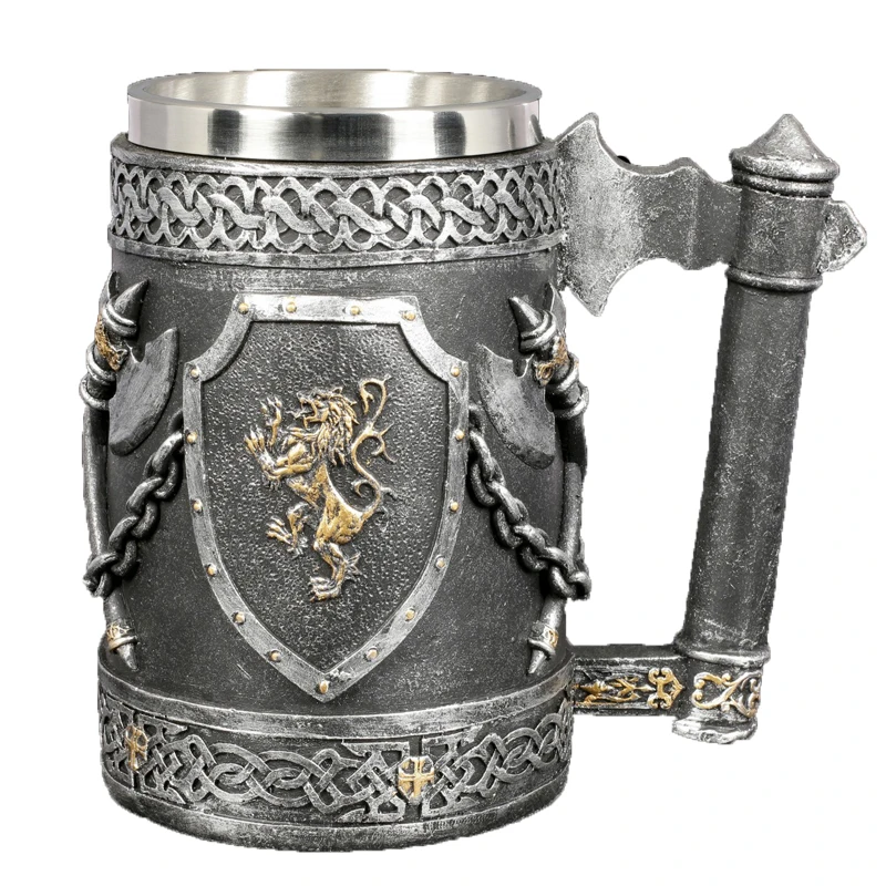 Кружка пивная в ретро стиле с 3d-изображением меча черепа и вставкой из