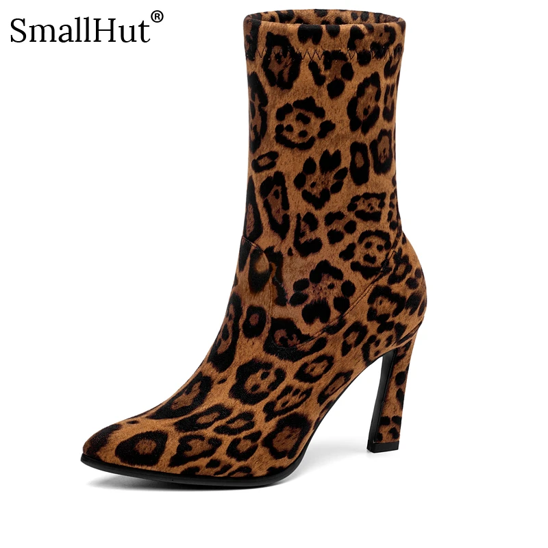 Ботинки из флока Новинка 2019 года леопардовые женские осенне зимние Ботильоны на