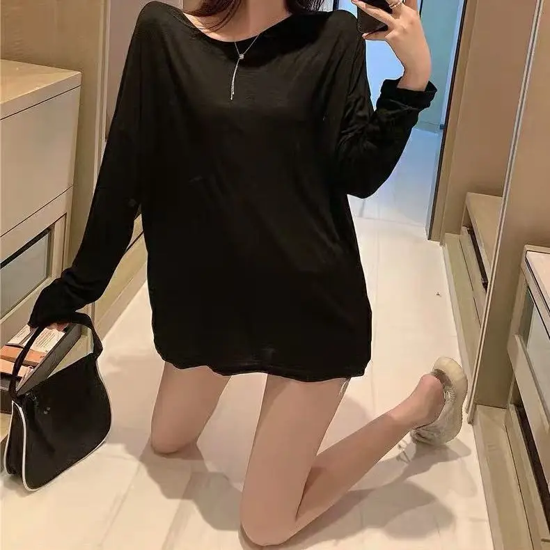 

Long sleeve T-shirt female 2020 spring and autumn design feeling hollow net red watch machine sexy pearl leakage back thin coat