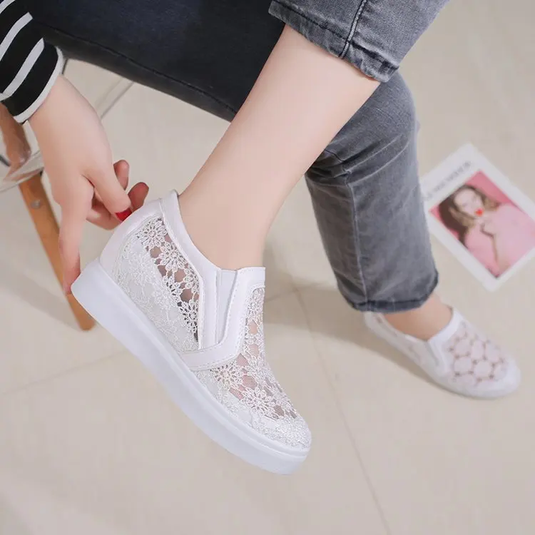 Сандалии женские кожаные босоножки на танкетке плоская подошва с перфорацией