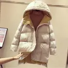 Женская зимняя однотонная куртка средней длины на молнии с капюшоном