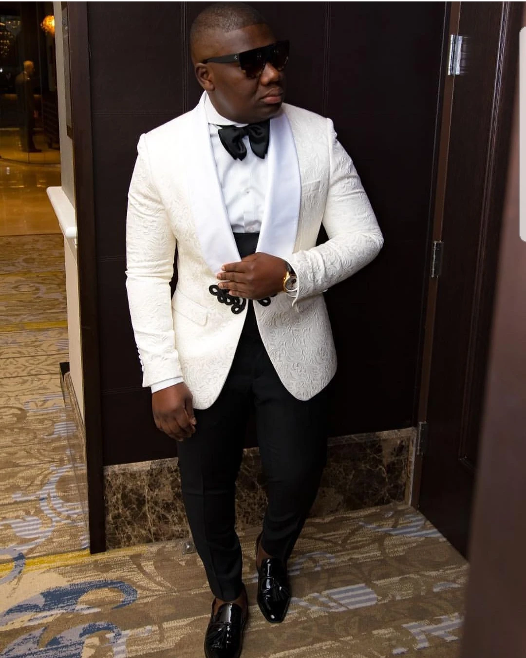 

Handsome Embossing Groomsmen Shawl Lapel Groom Tuxedos Men Suits Wedding/Prom/Dinner Best Blazer(Jacket+Pants+Vest+Tie) 015
