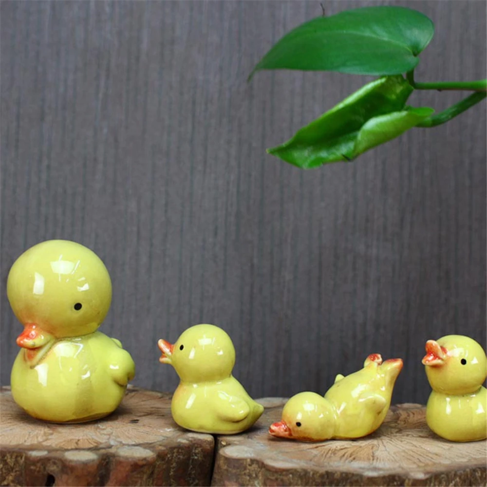 

4 Pcs Cute Cartoon Ceramic Duck Family Decoration Crafts Living Room Wall Decoration Ornaments Home Decor Accessories