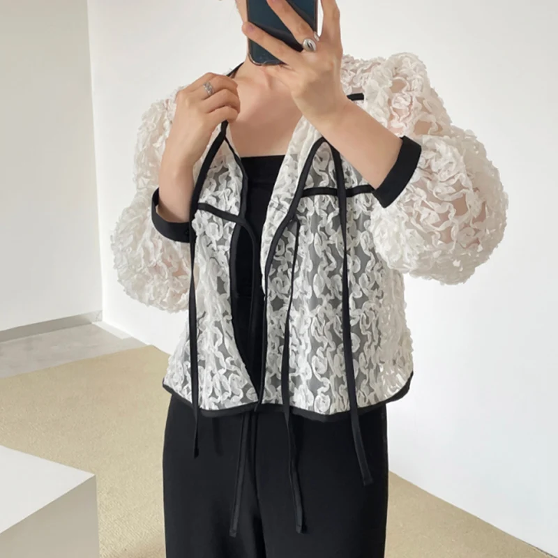 

Retro Square Neck Contrast Color Three-dimensional Carving Design Loose Bubble Sleeve Shirt Top Lace Up Cardigan