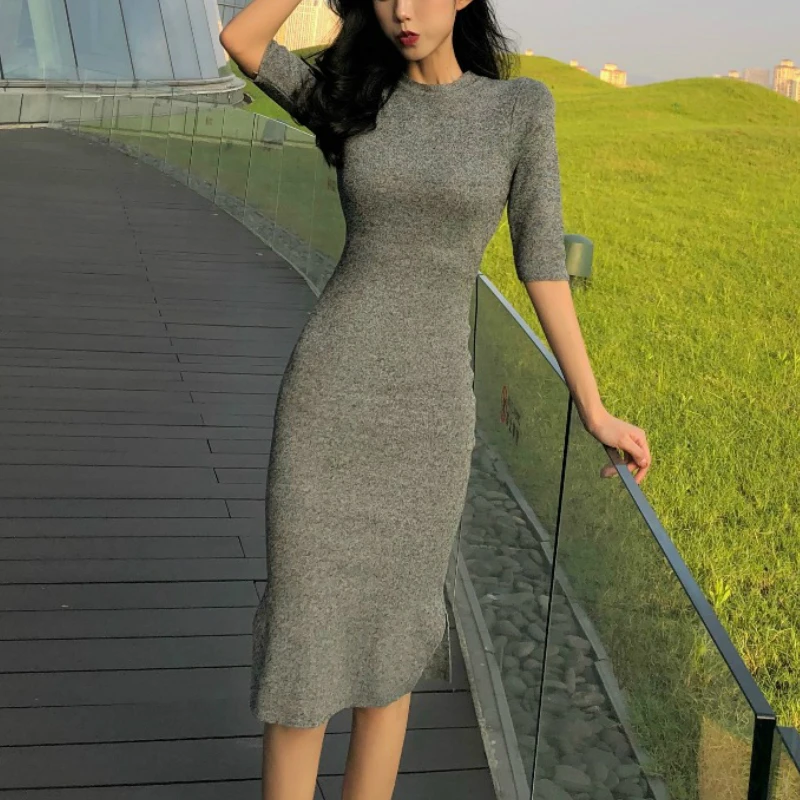 Женское трикотажное платье карандаш розовое или серое однотонное облегающее