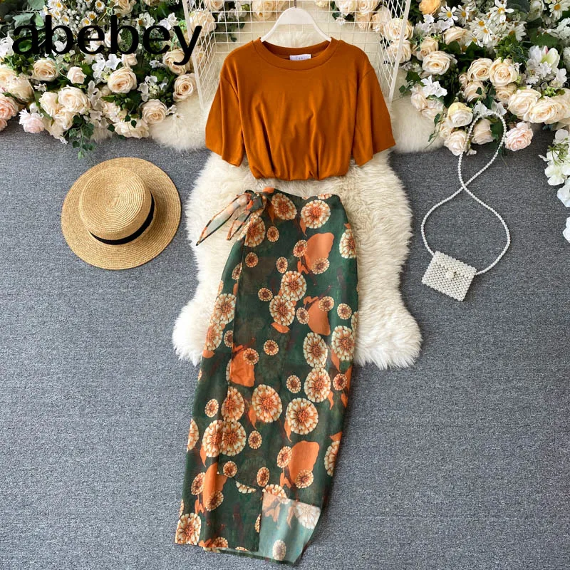 

2022 New Print Suit Women Simple All-match T-shirt + High Waist Chic Button Irregular Split Lace Up Skrit Two Piece Set