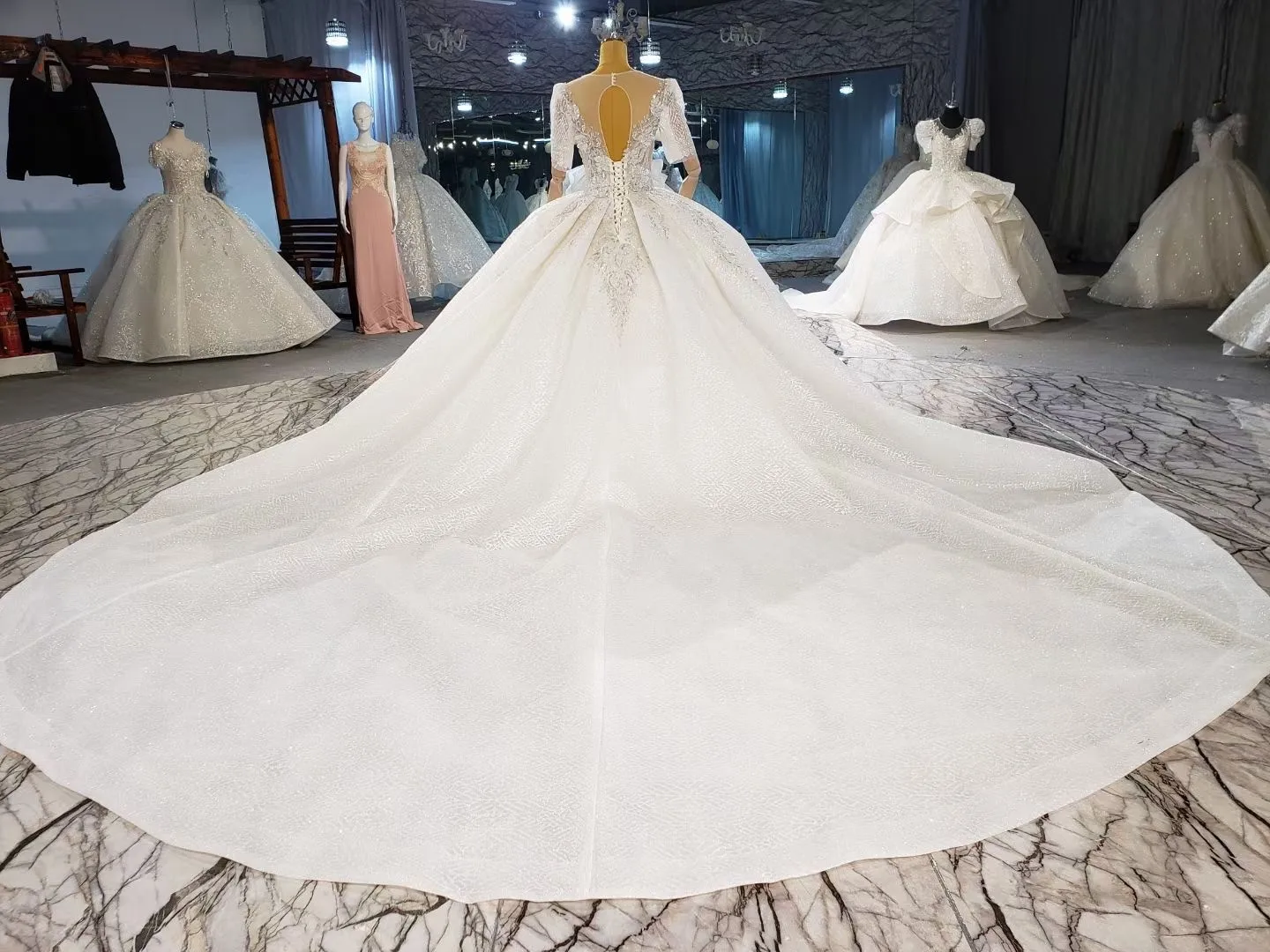 

Luxury Ball Gown Wedding Dresses For Women 2021 Sweetheart Lace Flowers Formal Bride Dresses Marriage Custom Size