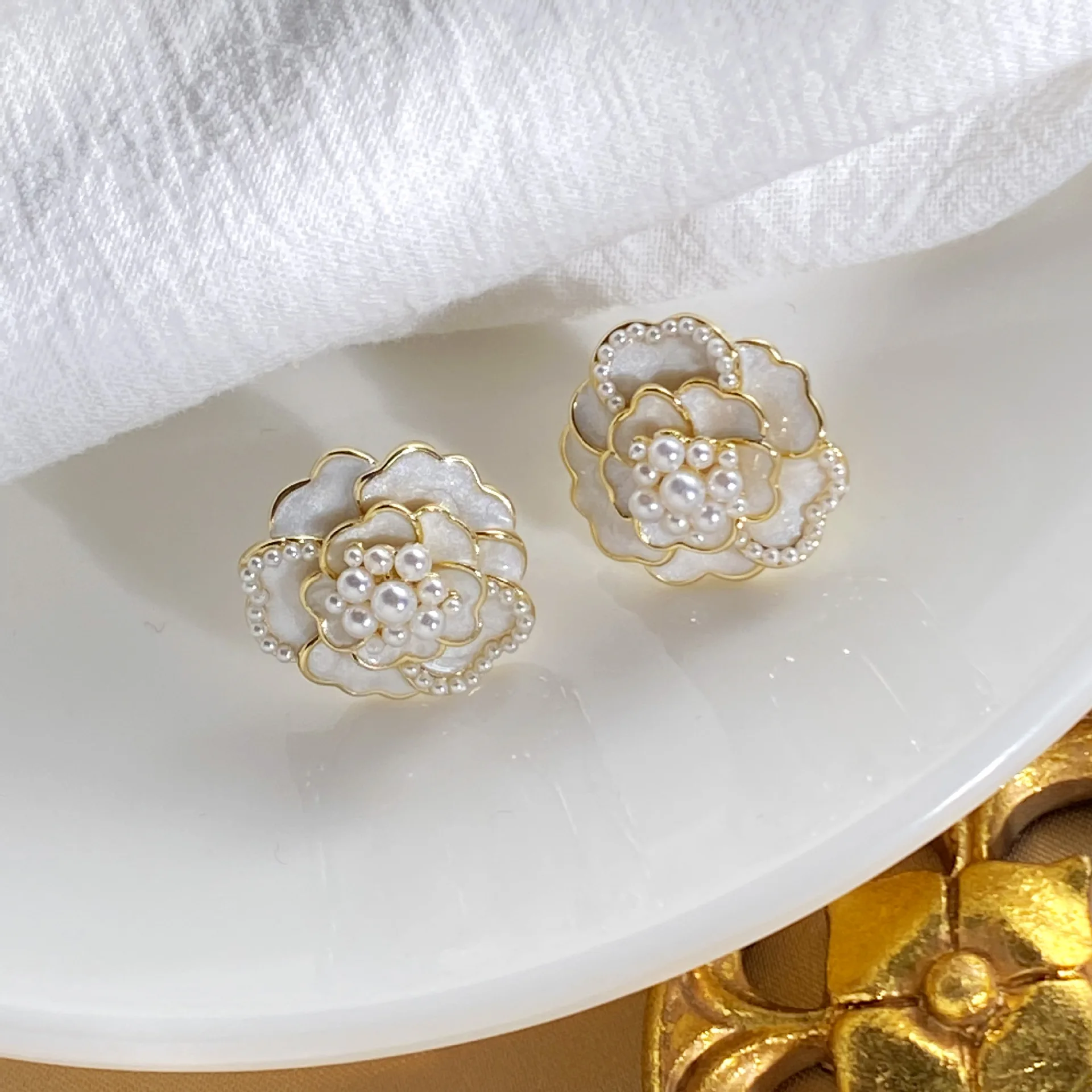 

New Popular Earrings 925 Silver Needle Ins Stud Pearl Earrings Korean Fashion Earrings for Women 2021 Trendy Earrings Wholesale