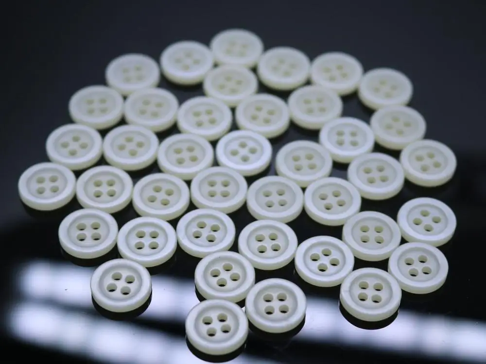 

200pcs 11.5mm 4hole Pearlescent cream Color Resin Shirt Buttons