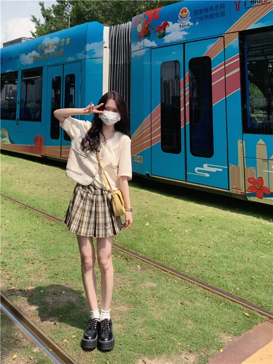 

Cute Shirt V-neck Small Fragrance Short Sleeve Shirt Plaid Pleated Skirt Set