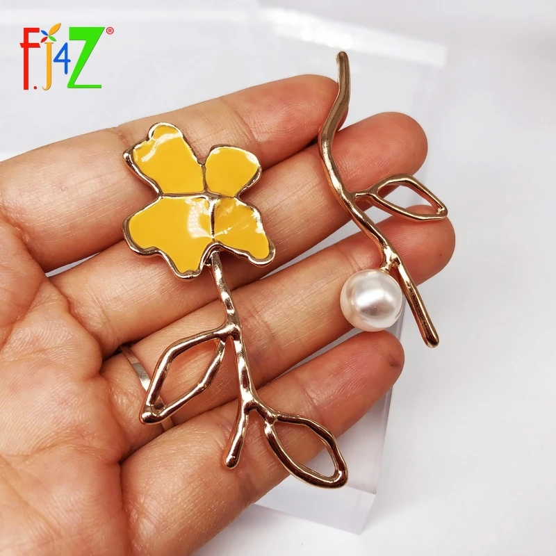 

F.J4Z New Designer Women Earrings Fashion Enamel Flower Hollow Leaf Simulated Pearl Mix-matched Earrings Jewelry Dropshipping