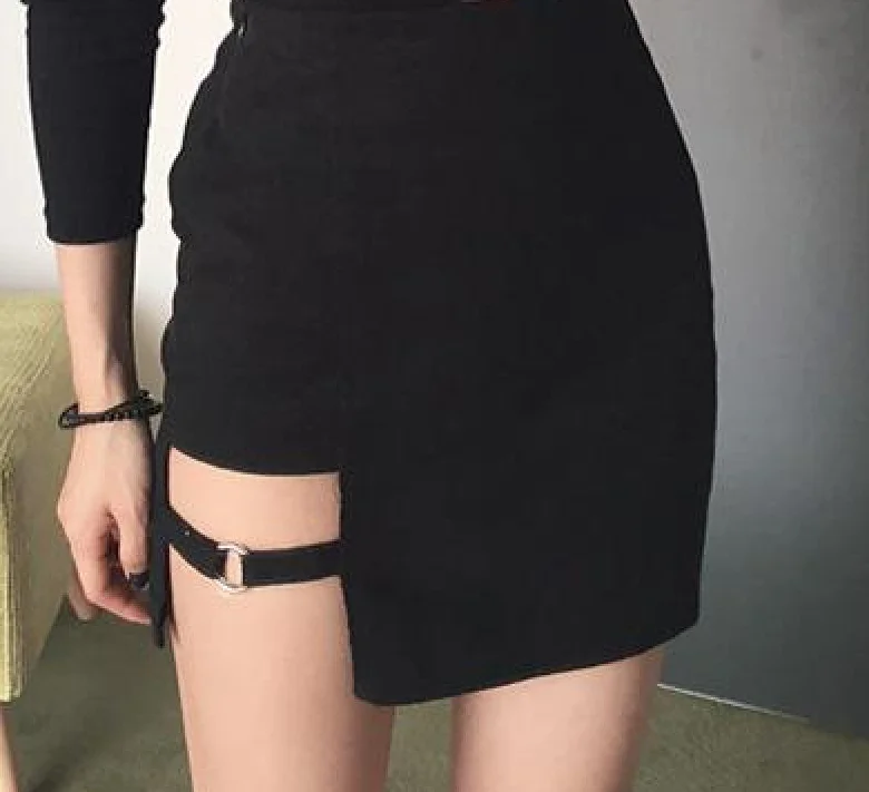 

Черная школьная форма в стиле панк, индивидуальная Женская узкая и тонкая юбка в стиле группы с кольцами для девочек, новинка 2021, аксессуары Y2k