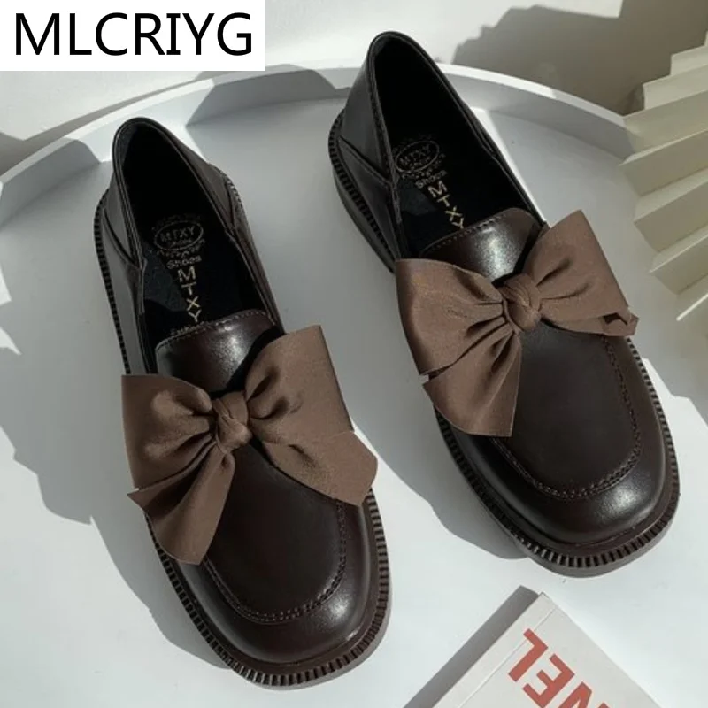 

Женские туфли на плоской подошве, симпатичные туфли из искусственной кожи с бантом, удобные теплые черные туфли из лакированной кожи, женск...