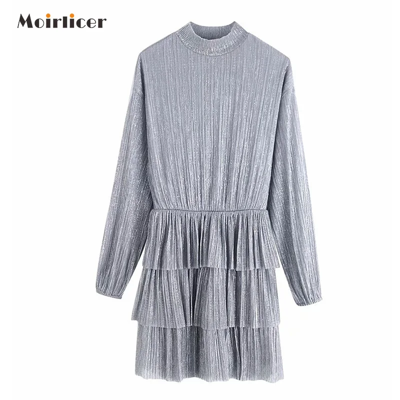 Женское вечернее платье с оборками серебристое круглым вырезом длинным рукавом