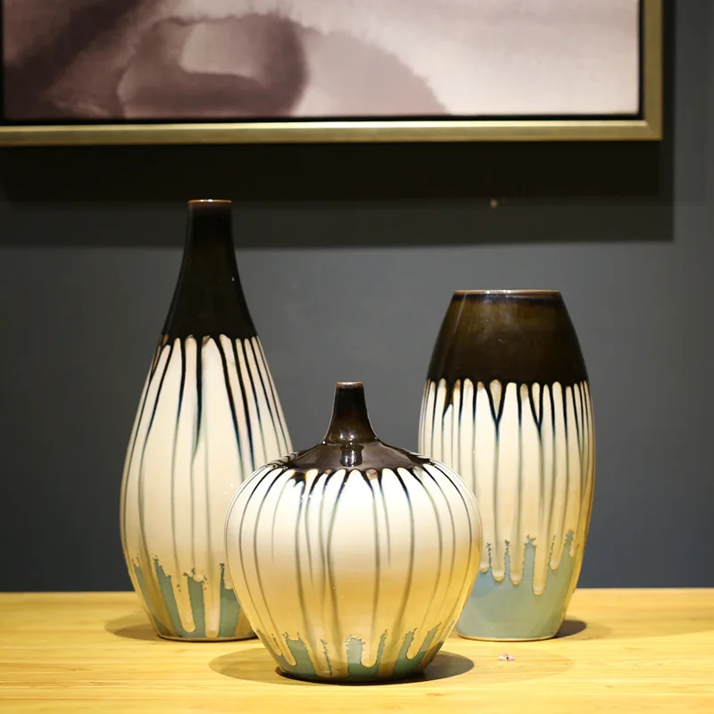 

Современная Мягкая керамическая белая ваза и бутылка в стиле ретро