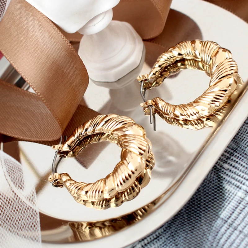 

Punk Metal Exaggerate Small Gold Circle Hoop Earrings Brincos Simple Party Round Loop Earrings for Women Female Brincos Jewelry
