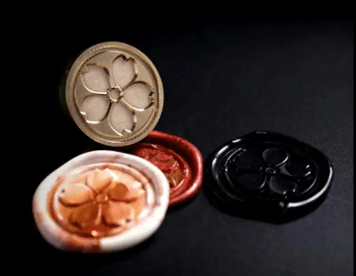 Головка штемпеля милый цветок вишневого дерева Фотофон в ретро стиле с