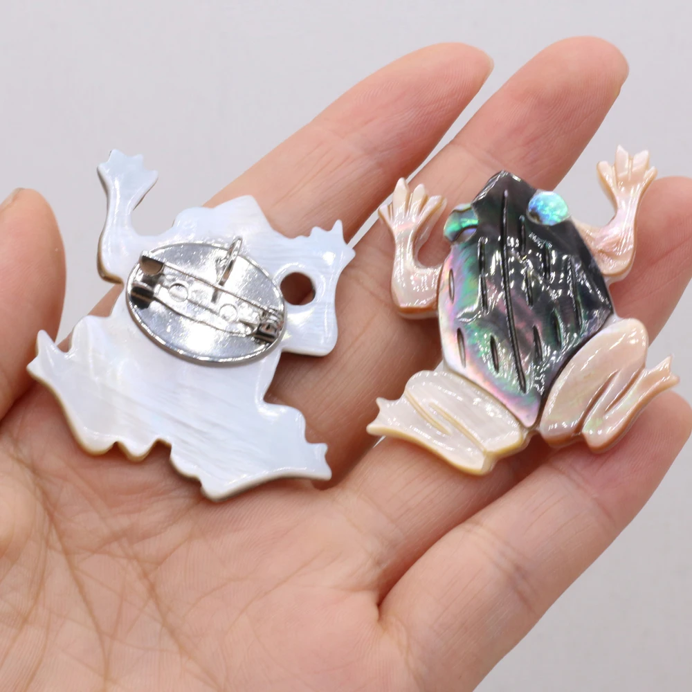 

Fashion Brooch 35x40mm Natural Shells With Carved Lifelike Lovely Frog Shape Brooch Pin for Unisex Banquets Party Jewellery Gift