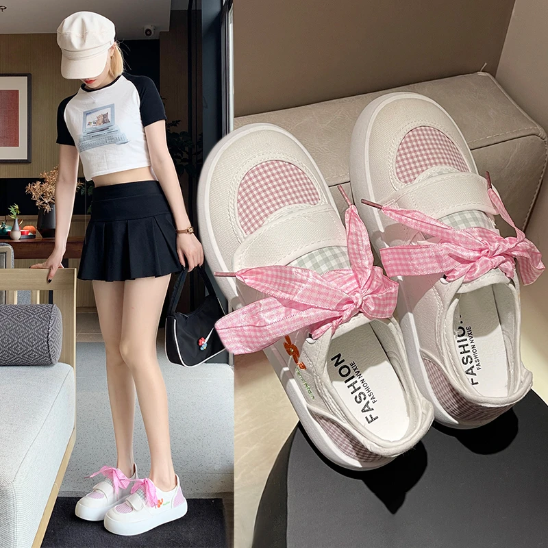 

Women's Sports Shoes Korean Fashion Mesh Butterfly Lace Round Toe Sneakers