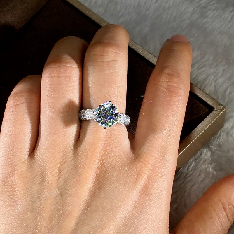 

The new four-claw moissanite female ring with diamonds and petals, luxury micro-inlaid simulation diamond ring engagement