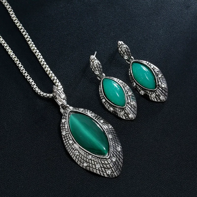 

Set of Natural Green Jade Stone Hand-carved Drop Pendant Fashion Boutique Jewelry Men and Women Necklace Earrings Two-piece Set