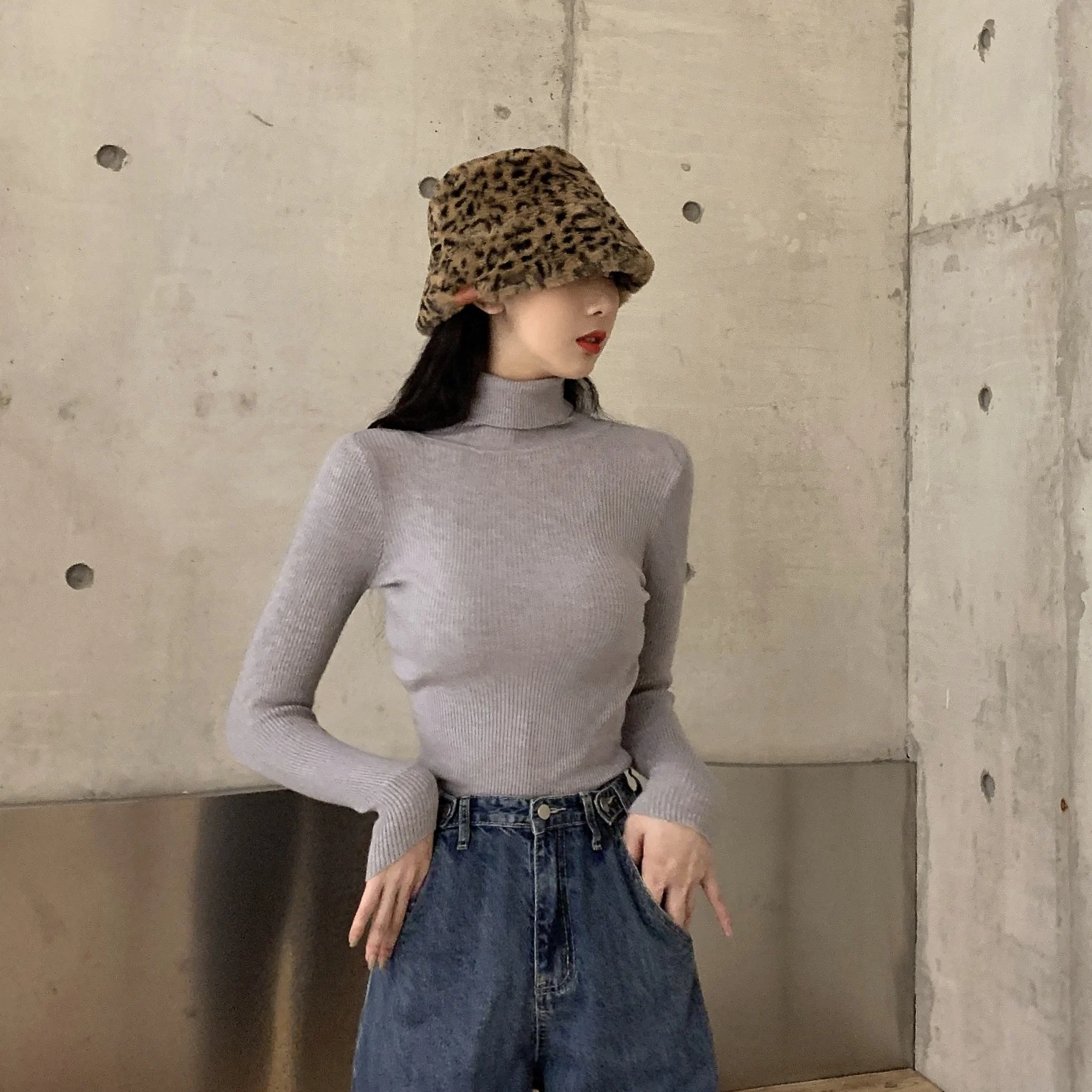 Весенне осенний приталенный минималистичный вязаный базовый свитер с высоким