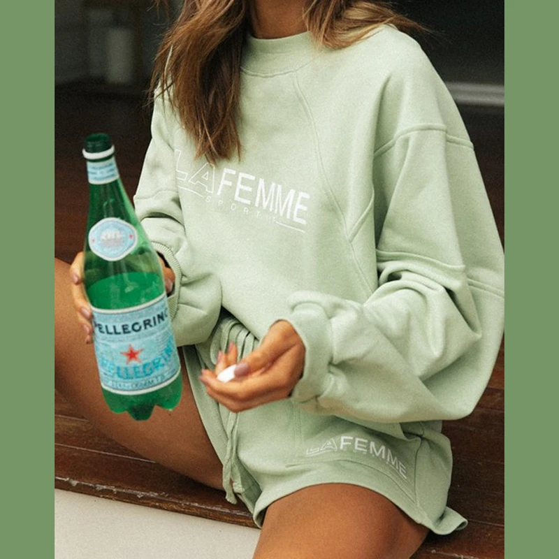 

Женский весенне-осенний Повседневный Спортивный костюм из 2 предметов, свитшот с длинными рукавами и надписью и шорты с эластичным поясом, М...