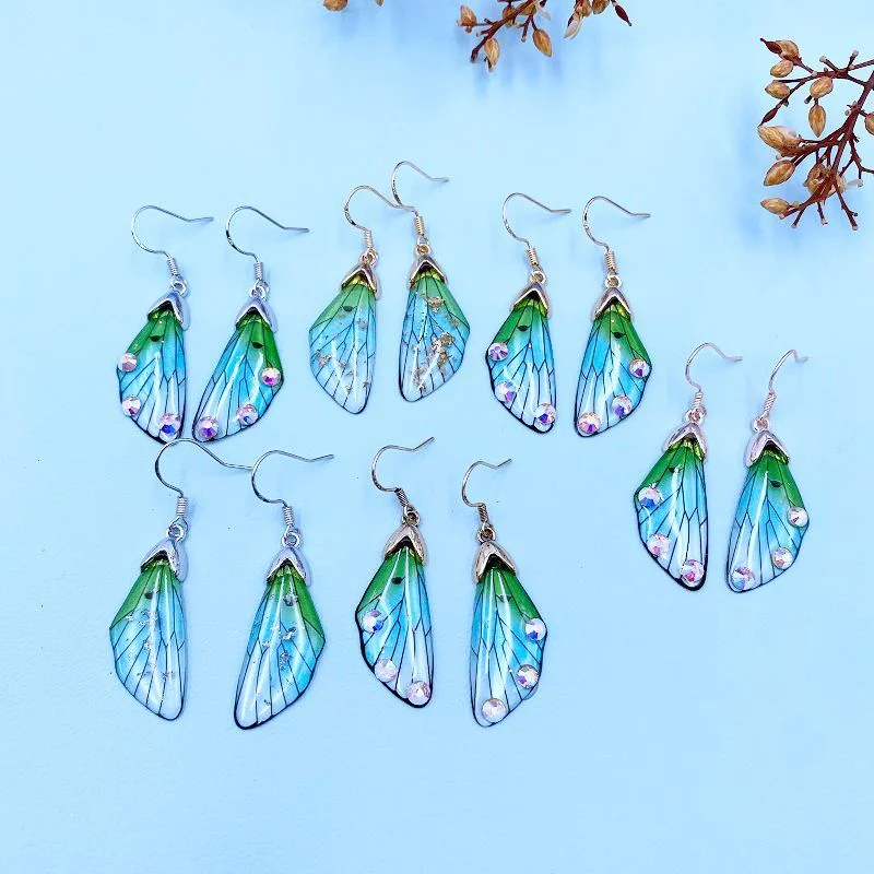 Серьги подвески неоновые зеленые в виде крыльев цикады с градиентными розовыми и