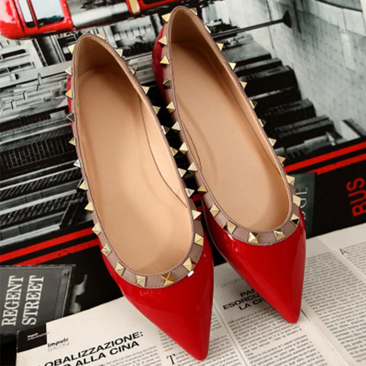 

Flat Shoes Women's Pointed 2021 New Leather Rivet Flat Heel Shallow Mouth Patent Leather Rivet Large Single Women Shoes