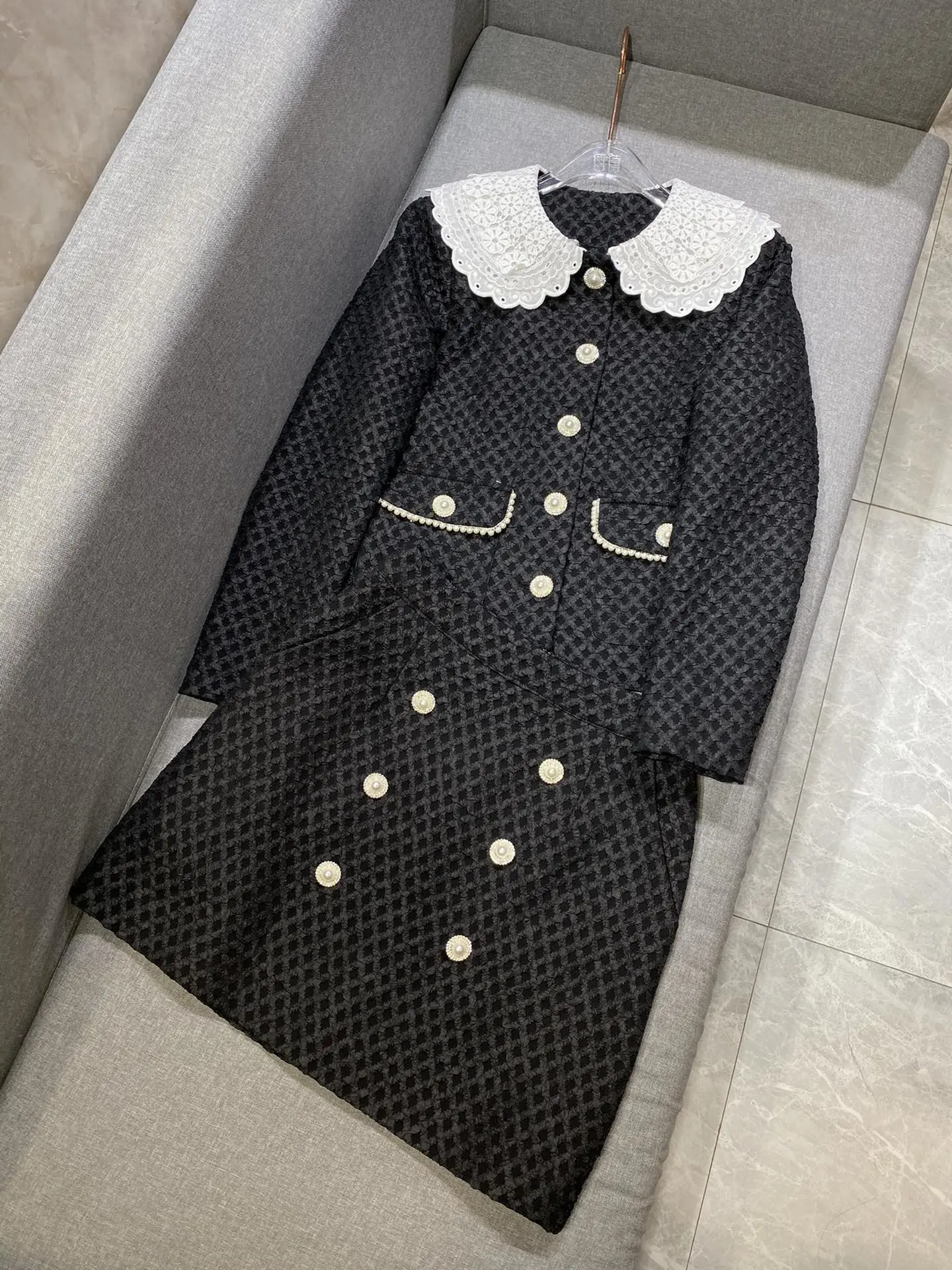 

embroidered lapel jacket + Double breasted small A half skirt 2-piece set 0923