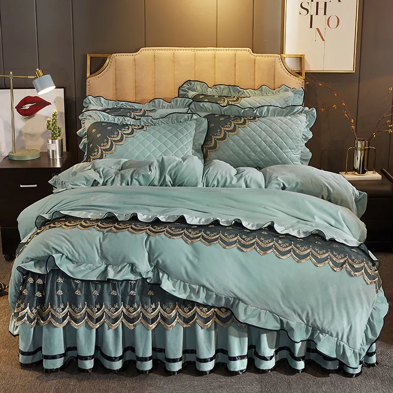 

Europe Crystal Velvet 4pcs Comforter Bedding Sets Lace Quilt Cover Set King Size Queen Soft Bedspread with 2 Pillow Cases Double