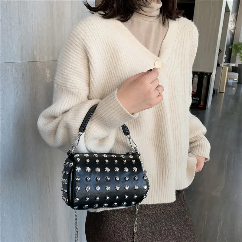 Модные милые женские сумки с заклепками маленькая сумка на плечо кожаная уличная