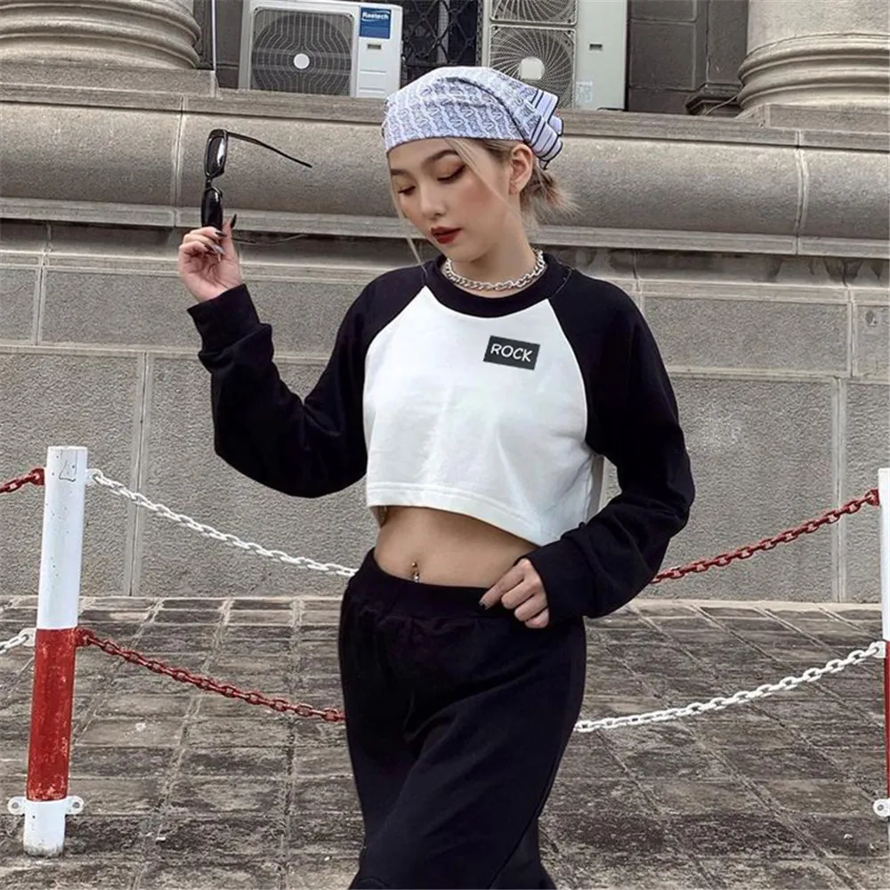 

2021 Spring Autumn Women Long Sleeve Patchwork Crop Tops Casual Contrast Color Letter Round Neck Exposed Navel T-Shirt
