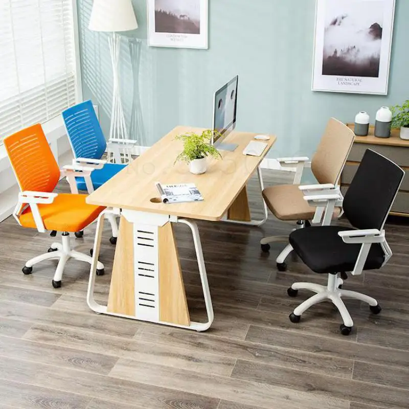 Компьютерное кресло удобное офисное для дома и конференций с поворотным