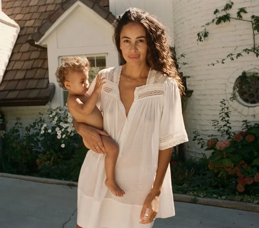 

Out T-shirt Clothes Dress Woman Beach Bikini Bohemia Cover Towel Women White Tunics Up Perspective Lace Beach Outing Hollow Sexy