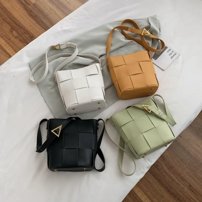 

Women bag 2020 European and American new woven shoulder messenger bag Korean fashion solid color bucket bag
