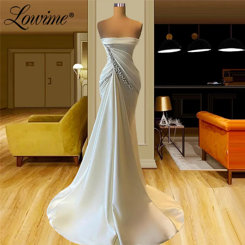 

Strapless Pearls Long Prom Dresses Pleats Satin Women Wedding Party Dress 2021 Customized Crystals Celebrity Evening Gowns Robes