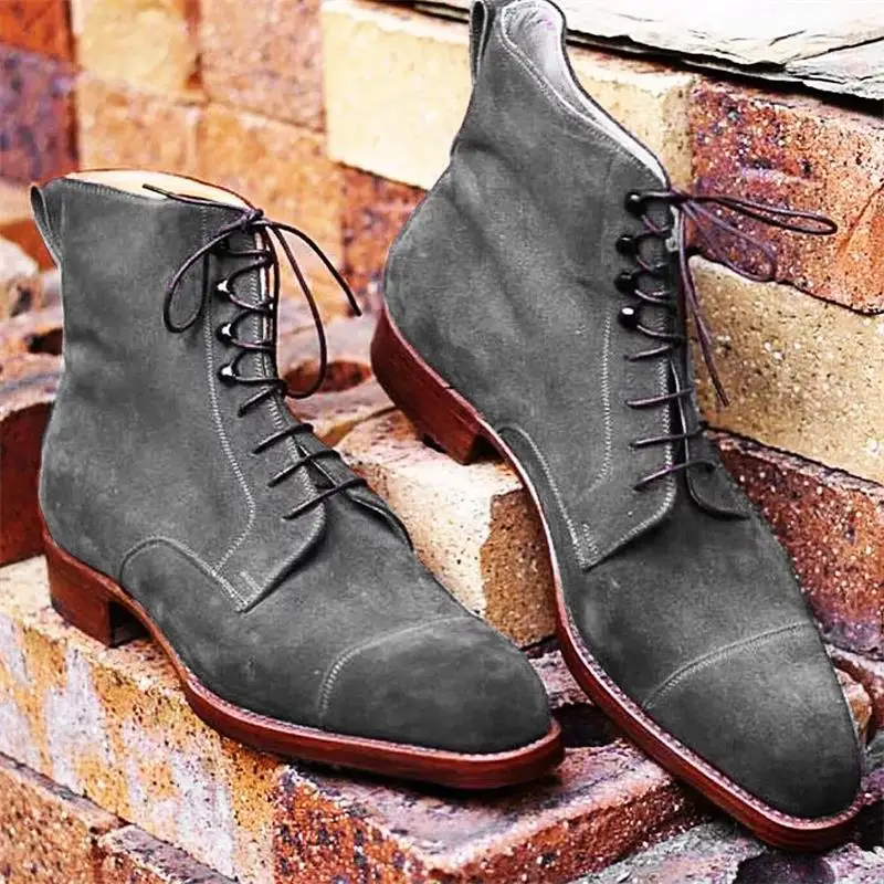

2021 New Men Fashion Trend British Gentleman Dress Shoes Handmade Gray Suede Stitching Lace Comfortable Short Boots KS221