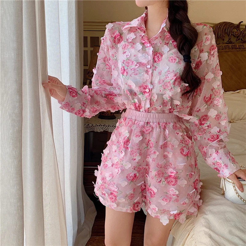 

Chiffon Small Broken Flower Long Sleeve Loose Fairy Sunscreen Shirt + High Waist Wide Leg Shorts Two Piece Set 2021 Summer New