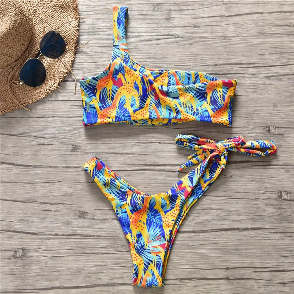 Красный блоггер рекомендуемый взрывной бикини с модным принтом на одно плечо