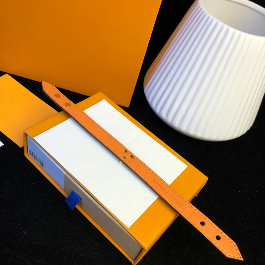 

Golden V letter Bracelets on hand Cowhide leather female bangles luxury charm women jewelry Adjustable Couple bracelets Gift