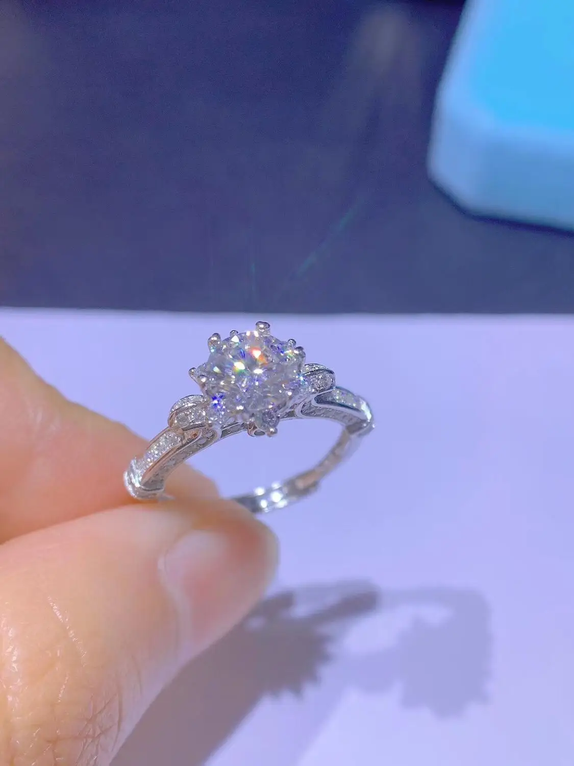 Geoki роскошь 1 карат идеальный крой прошел алмаз Тесты D Цвет VVS1 Муассанит кольцо 925